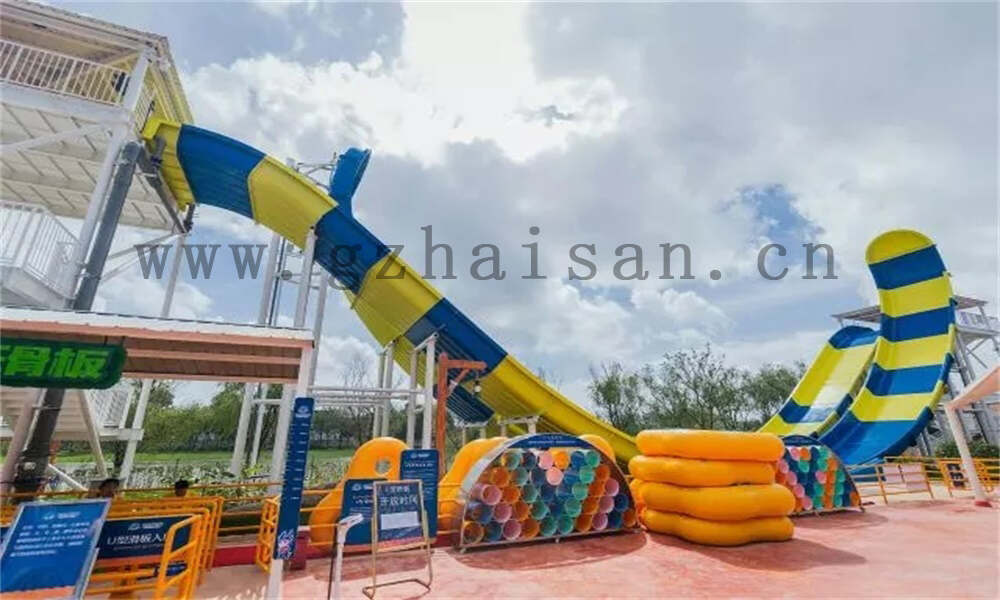 水上游乐设施有哪些好玩的娱乐项目，水上滑梯有刺激的吗？