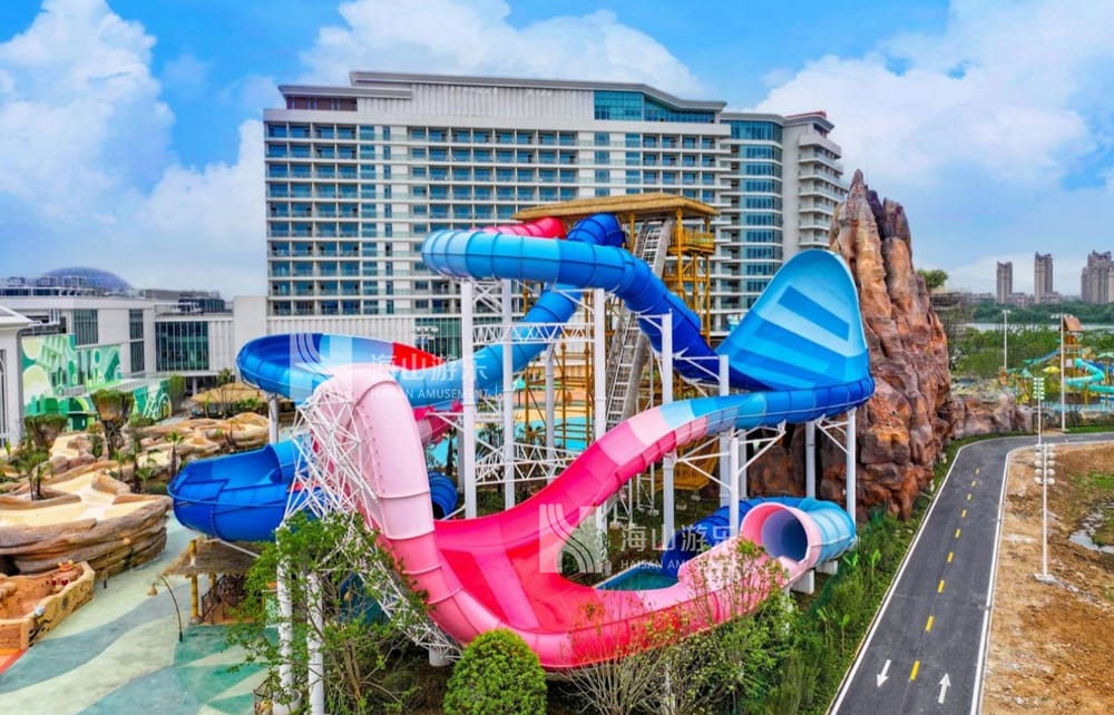 双重风暴，极致竞速——星际盘旋+巨浪翻滚组合引爆水乐园刺激体验